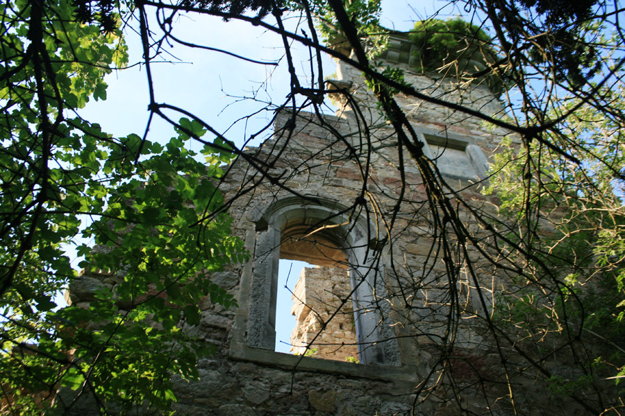 Elphinstone Tower Castle in Airth, Stirlingshire Stravaiging around
